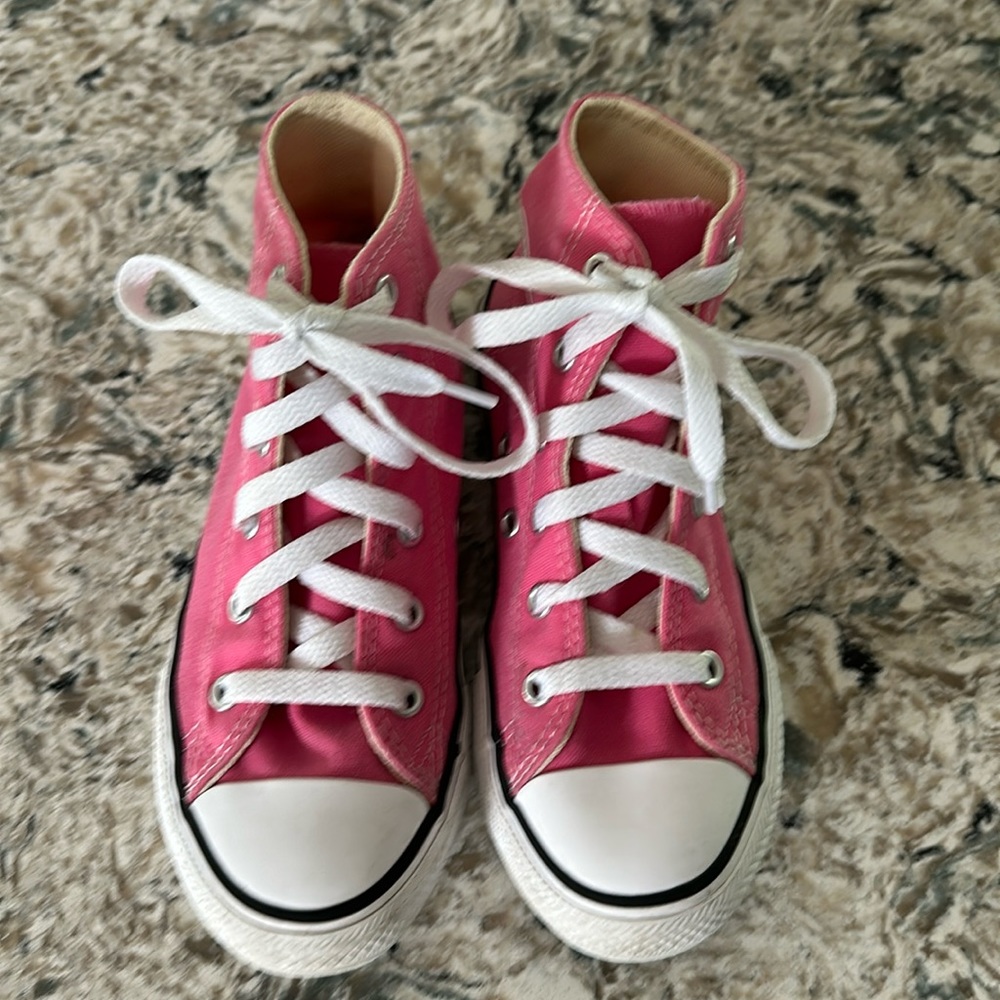 Kids Converse High Tops Size 1 with box (Pink)